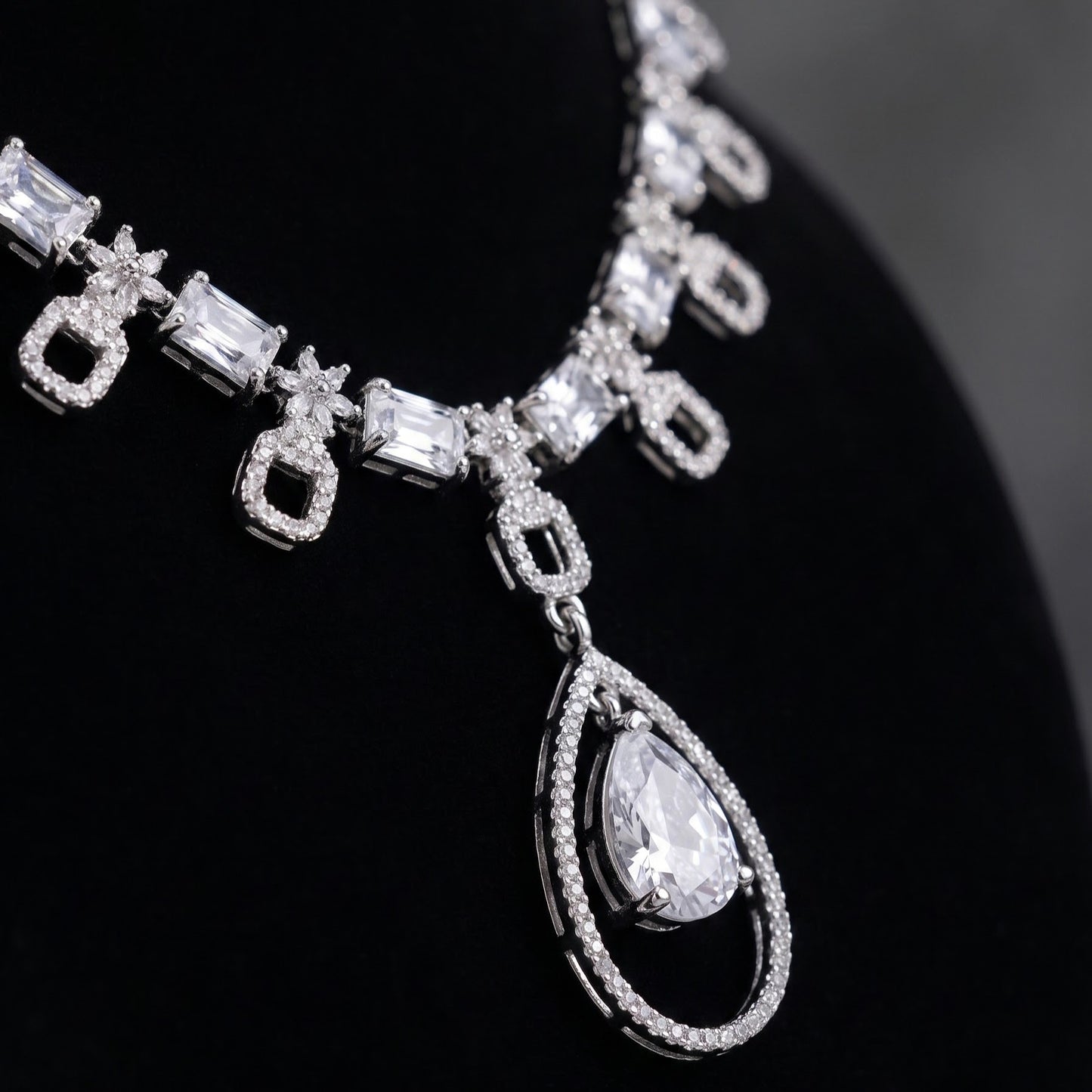 The Lily Necklace Set